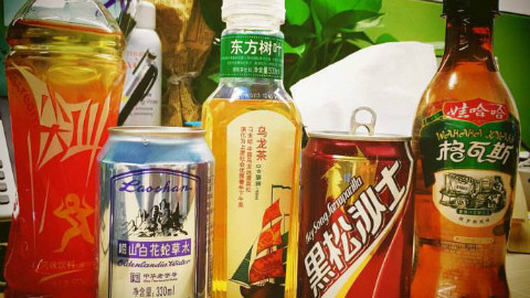 史上最难喝的五种饮料混杂在一起喝是什么样的体验,难喝到脸都变形了